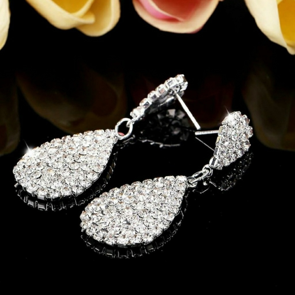 🎀 Full Crystal Rhinestone Drop Earings - Picture 7 of 7